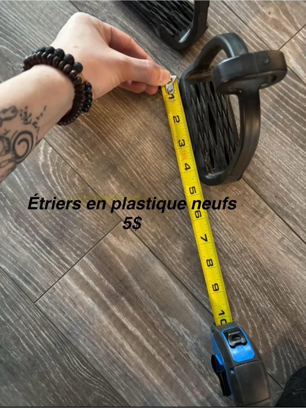 Black Plastic Stirrup - Versatile Equestrian Accessory
